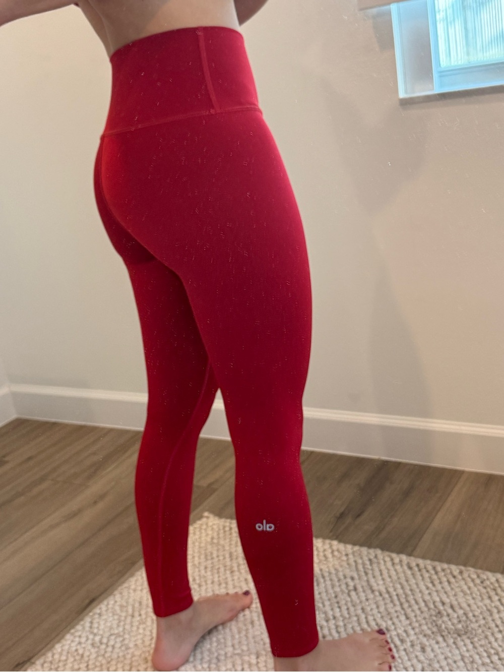 ALO Yoga Red Set - Picture 2 of 4